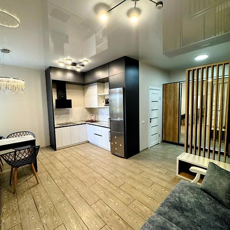 VIP Apartment: Spacious Central City Retreat Rivne Exterior photo
