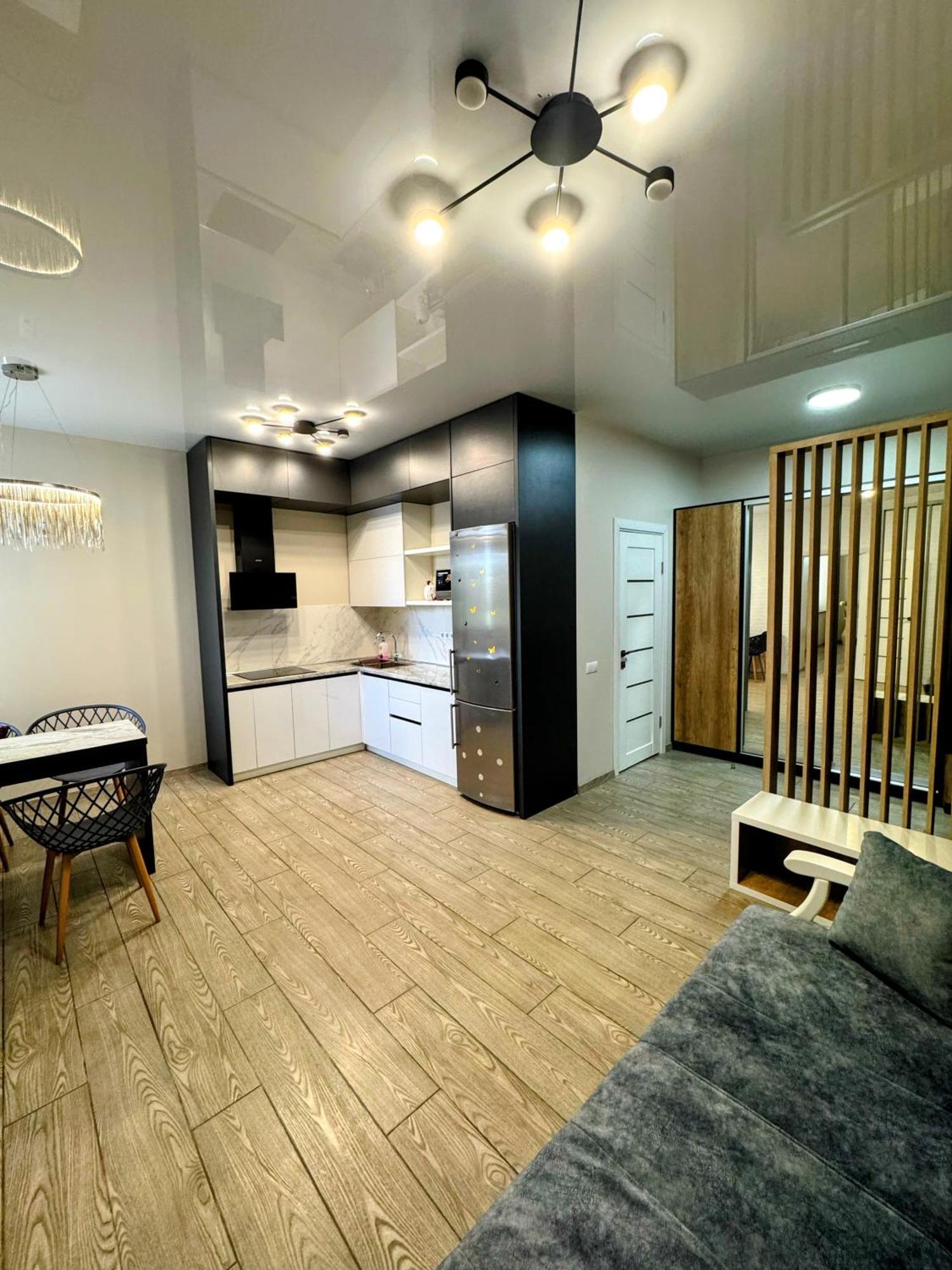 VIP Apartment: Spacious Central City Retreat Rivne Exterior photo